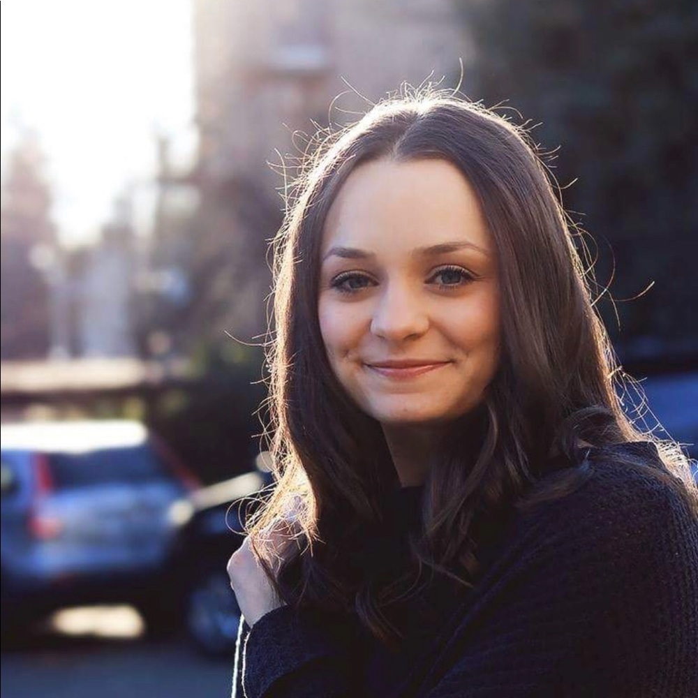 Meet your Posher, Alexis